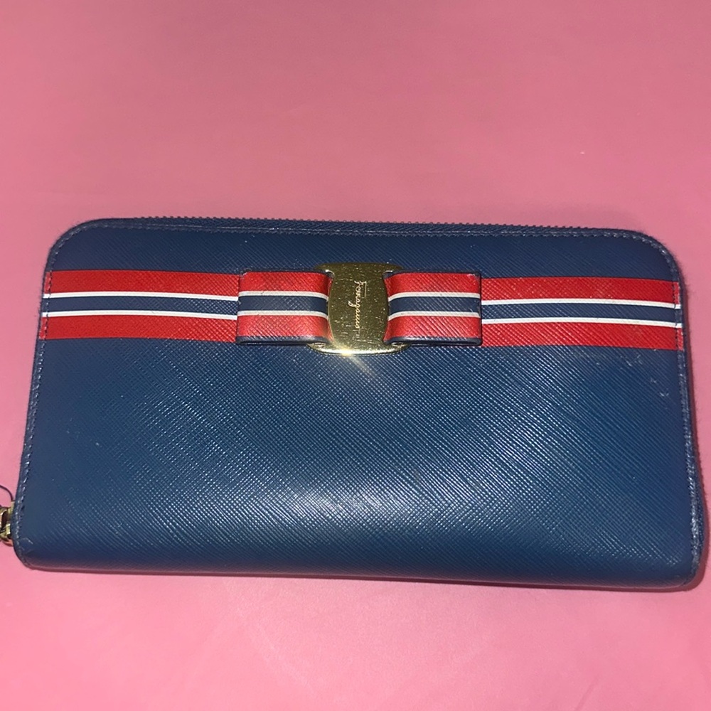 Salvatore Ferragamo Vara Bow Zip Continental Wallet